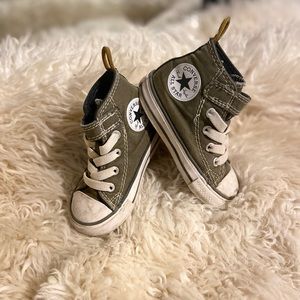Toddler unisex high converse all stars size 5